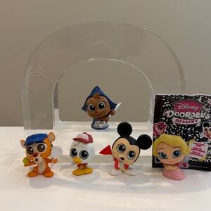 New Disney Doorables Academy / Campus Crew Series - Suzy Mouse - 5 figures